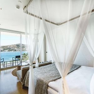 Zimmer mit Kingsize-Bett